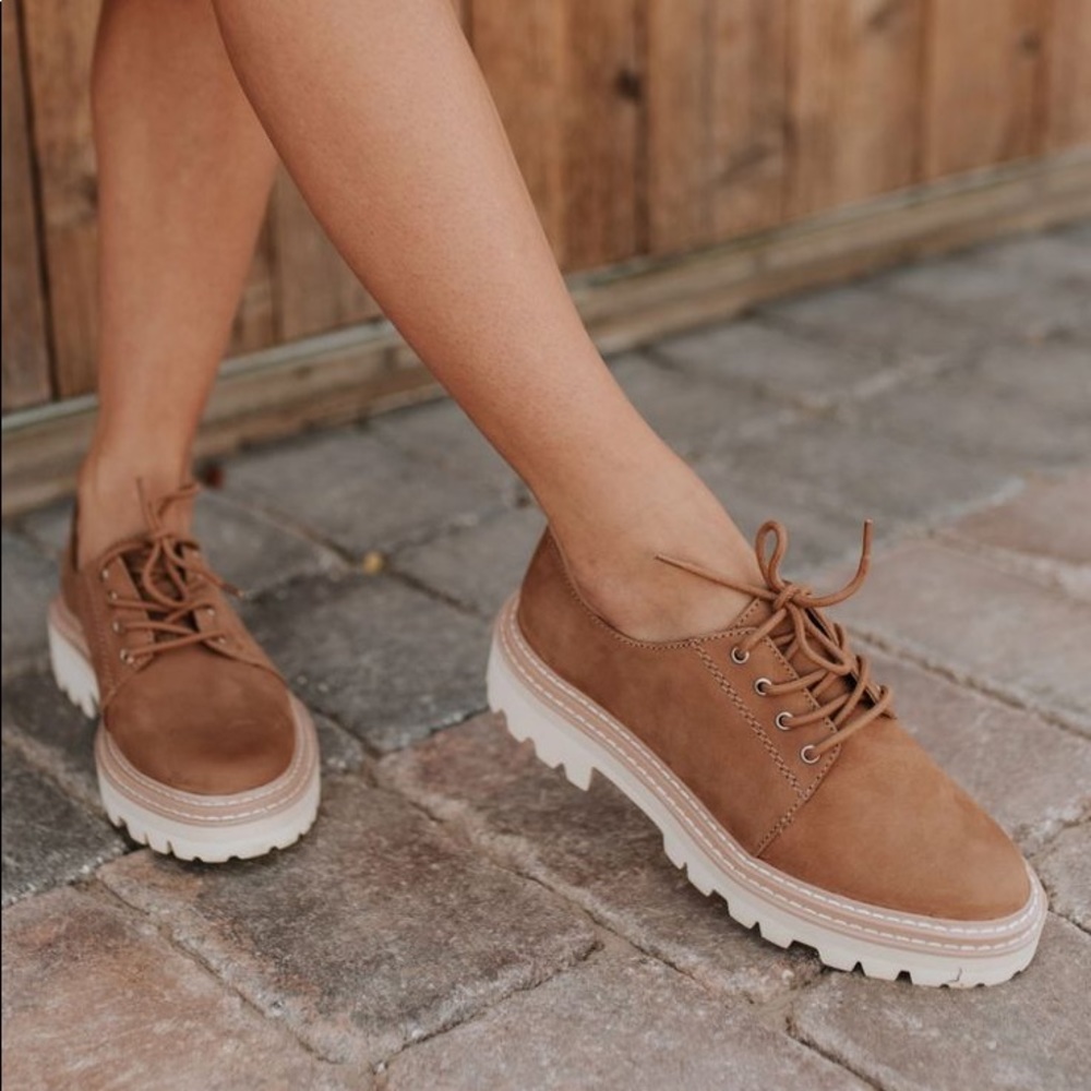 Dolce Vita oxford sneaker size 9